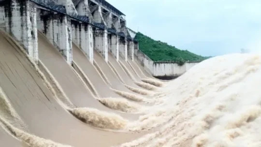 ফারাক্কার ১০৯ গেট খুলে দিয়েছে ভারত