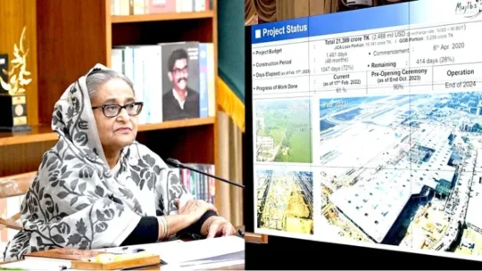 বিমানবন্দরে আন্ডারপাসের নকশা দেখে প্রধানমন্ত্রীর সন্তোষ