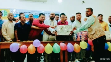 বগুড়ায় সাংবাদিক জোটের ঈদসামগ্রী বিতরণ ও আলোচনা সভা