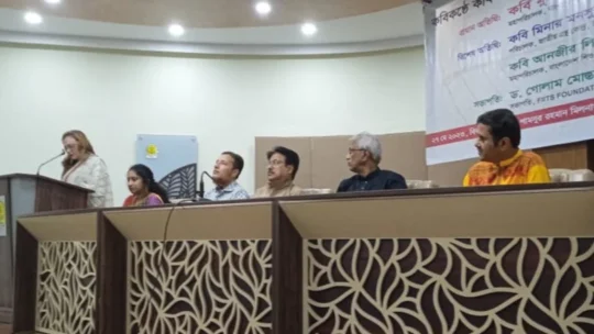 বাংলা একাডেমীতে দুই বাংলার কবিদের মিলন মেলা