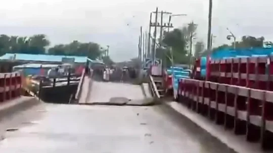 নোয়াখালীতে ভেঙে গেছে মুছাপুর রেগুলেটর, এলাকাজুড়ে আতঙ্ক