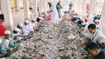 পাগলা মসজিদে সাত ঘণ্টায় পাওয়া গেল ৭ কোটি ২০ লাখ টাকা, গণনা চলছে