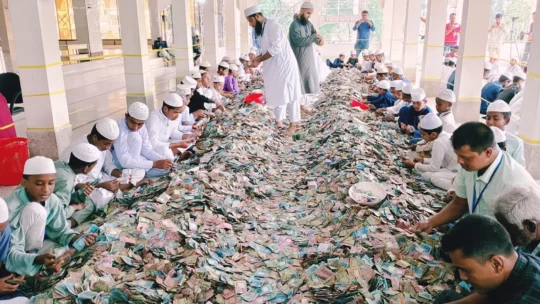 পাগলা মসজিদে সাত ঘণ্টায় পাওয়া গেল ৭ কোটি ২০ লাখ টাকা, গণনা চলছে