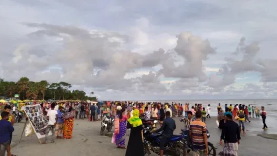শীতের আমেজে কুয়াকাটা, পর্যটকদের ভিড়ে গতি ফিরছে ব্যবসা বাণিজ্যে