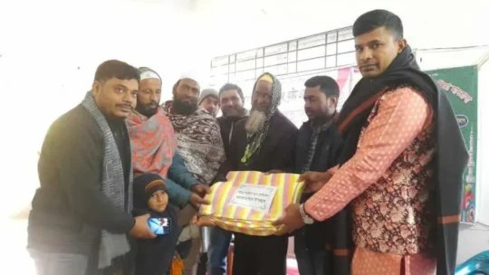 দৌলতপুরে আমদহ দারুল উলুম হাফেজিয়া মাদ্রাসাই কম্বল বিতরণ