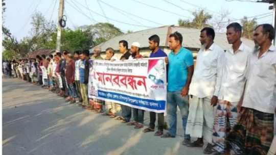 দৌলতপুরে জোড়া খুন: তদন্ত প্রতিবেদনে অসন্তোষ জানিয়ে ঝাড়ু মিছিল