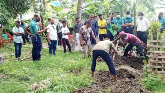 দাফনের সাড়ে ৪ মাস পর গৃহবধূর লাশ উত্তোলন