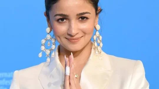 মায়ের কাছে ছেলের নামে নালিশ দিলেন আলিয়া ভাট!