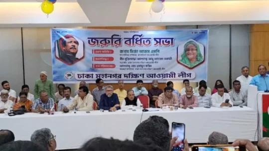 ‘ক্ষমতায় থেকেও আমরা যেন বিরোধী দলের ভূমিকা পালন করছি’