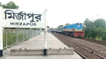 চলন্ত ট্রেনে ছিনতাই করতে গিয়ে যুবকের মৃত্যু