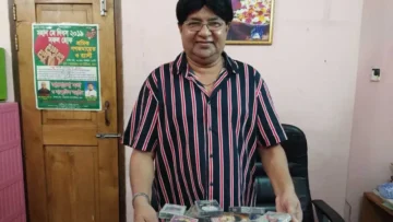 বাসার দরজা ভেঙে গায়ক মনি কিশোরের লাশ উদ্ধার
