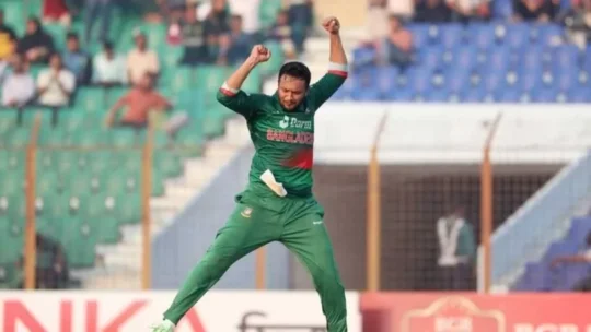 ওয়ানডে বোলারদের র‍্যাংকিংয়ে সেরা দশে সাকিব, ছুঁয়েছেন ১৪ হাজার রান ও ৬০০ উইকেটের ডাবলও