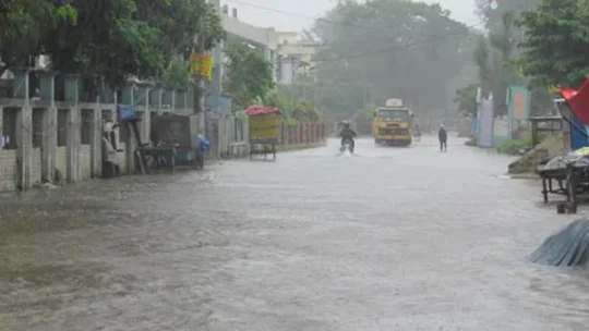 টানা বৃষ্টিতে ফের ডুবছে নোয়াখালী, পানিবন্দি ১২ লাখ মানুষ