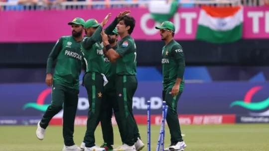 কানাডায় খেলার অনুমতি পাচ্ছেন না বাবর-আফ্রিদিরা