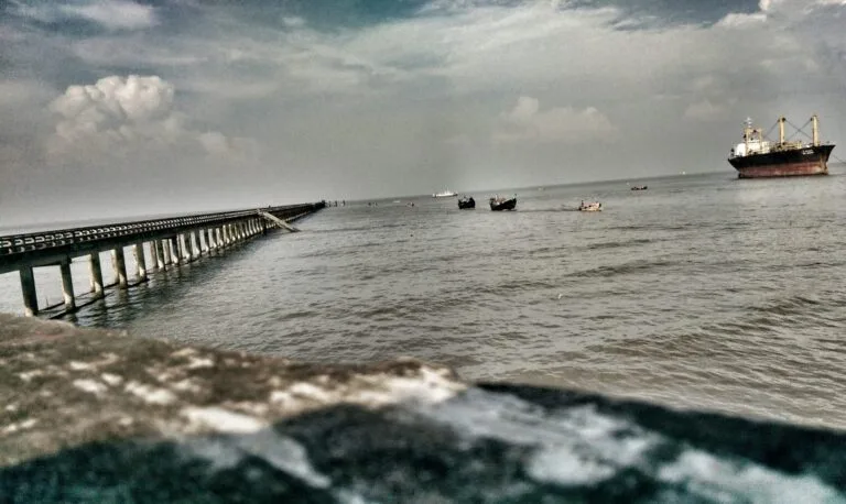 জাহাজ চলাচলে ঝুঁকিপূর্ণ হয়ে উঠছে সন্দ্বীপ ও হাতিয়া নৌ-চ্যানেল