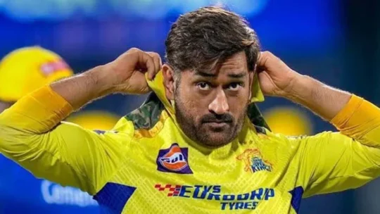 ম্যাচে সময় নষ্ট করে বিতর্কে ধোনি!