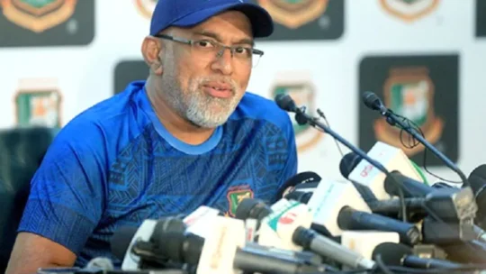 হাথুরুর দাবি, শুধু বল মাঠের বাইরে পাঠানোই আগ্রাসী ক্রিকেট নয়