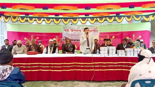 সালথা সরকারি মডেল মাধ্যমিক বিদ্যালয়ে বই উৎসব অনুষ্ঠিত