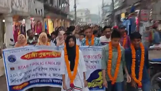 গফরগাঁওয়ে ক্যাডেট একাডেমীর শিক্ষক-শিক্ষার্থীদের আনন্দ মিছিল