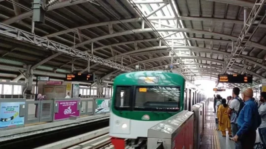 চালু হলো মেট্রোরেল, যাত্রীদের স্বস্তি