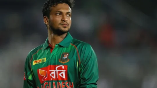 সাকিবের দেশে ফেরা নিয়ে শঙ্কা; সবার মুখে কুলুপ আঁটা