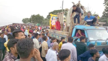 উৎসব মুখর পরিবেশে সিরাজগঞ্জ পুরাতন জেলখানা ঘাট এলাকায় দুর্গোৎসব পালিত