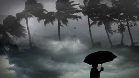 সন্ধ্যার মধ্যে ১৪ অঞ্চলে ঝড়ের আভাস