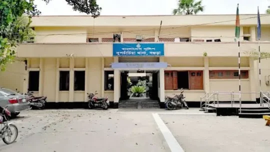 ছোট ভাই আশঙ্কাজনক, বাসের ধাক্কায় প্রাণ গেল বড় ভাইয়ের