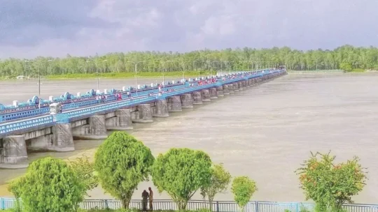 তিস্তা ব্যারাজের বাঁধে ধস, আতঙ্কে নদীপাড়ের বাসিন্দারা
