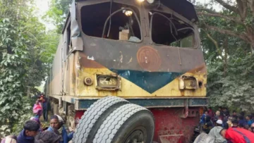 সরিষাবাড়ীতে ট্রেন-ট্রাক সংঘর্ষ, আহত তিন: ৫ ঘণ্টা পর ট্রেন চলাচল স্বাভাবিক