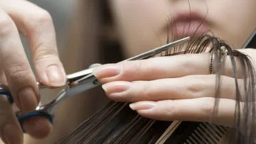 চুলের স্বাস্থ্য ঠিক রাখতে প্রয়োজন নিয়মিত ট্রিম