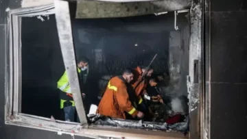 গাজায় শরণার্থী শিবিরে ভয়াবহ আগুন, শিশুসহ নিহত ২১