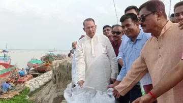 ভেড়ামারায় পদ্মা নদীর ভাঙ্গনরোধে জিও ব্যাগ ফেলার উদ্বোধন