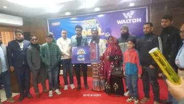 রংপুরে ওয়ালটন পণ্য কিনে পুরস্কার পেলেন ক্রেতারা, হস্তান্তর করলেন চিত্রনায়ক আমিন খান