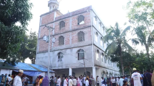 নোয়াখালীতে হেযবুত তওহীদের শহীদী জামে মসজিদে জুমা অনুষ্ঠিত