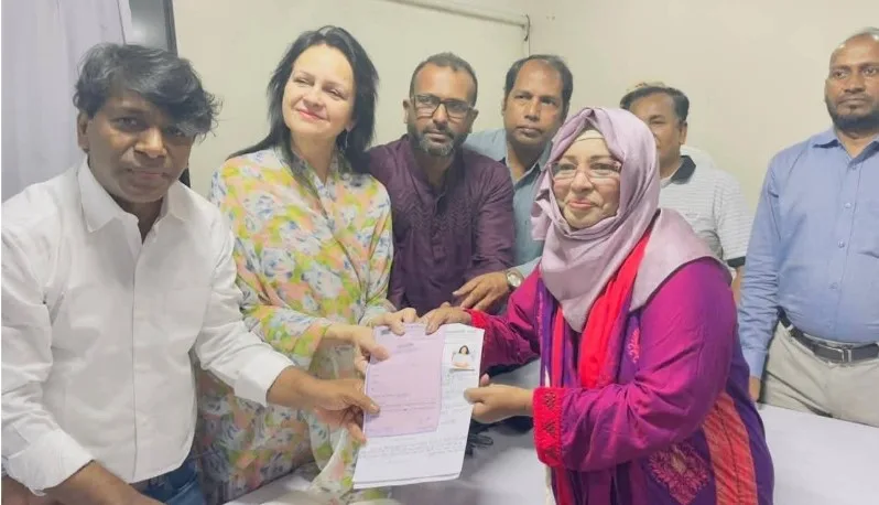 সংরক্ষিত নারী আসনে মনোনয়ন ফরম জমা দিলেন মিরা খাঁন