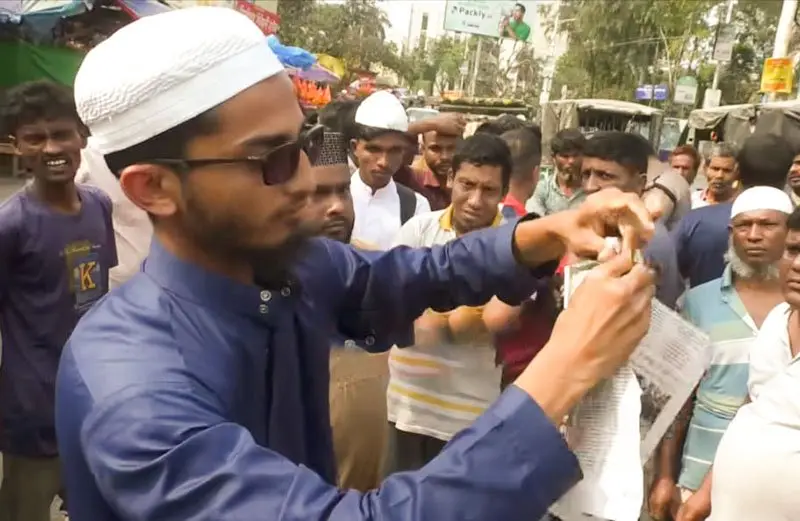 মব সৃষ্টি করে পত্রিকা ছিঁড়ে ফেলা যুবকের বিরুদ্ধে থানায় অভিযোগ